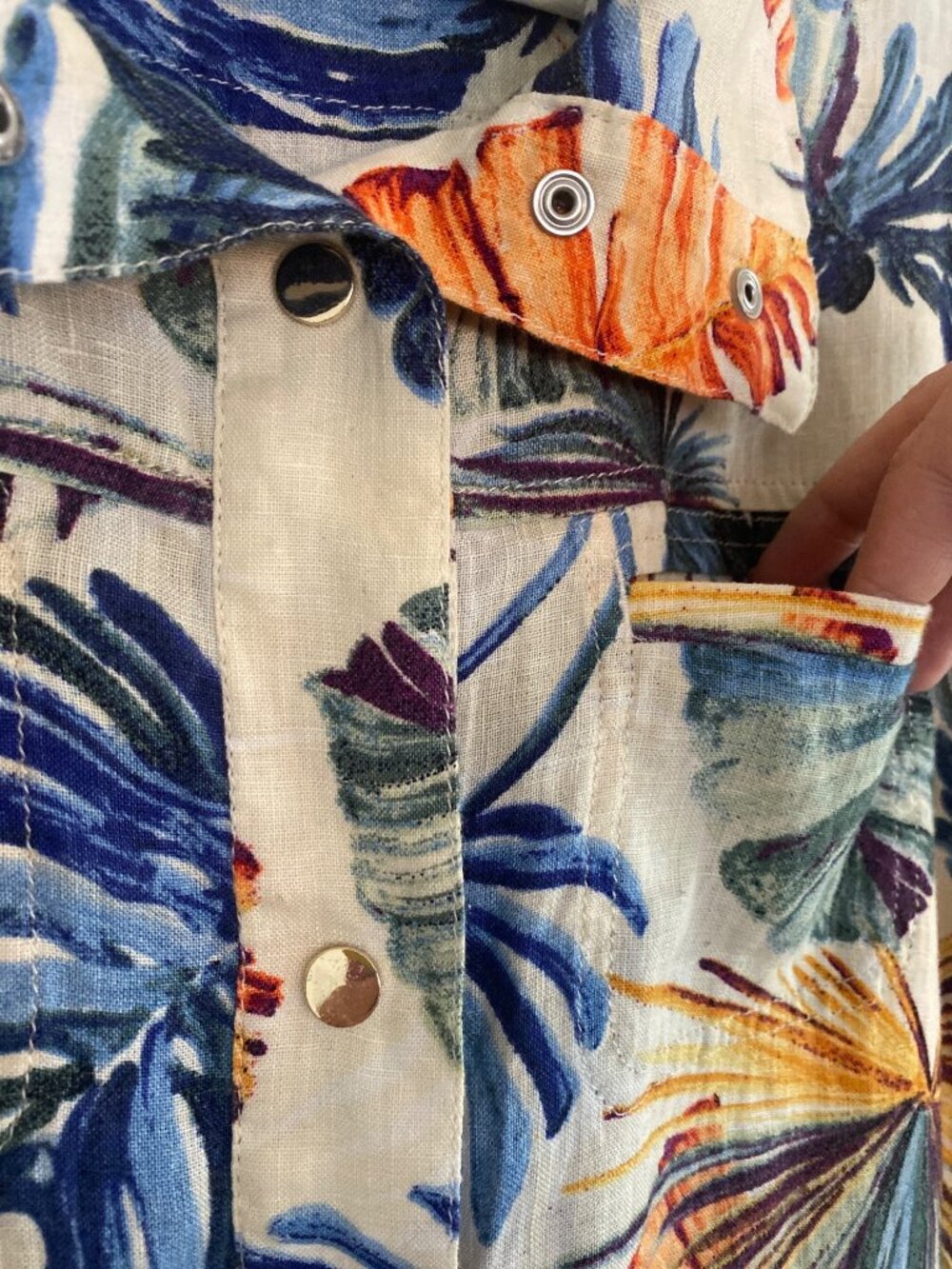 Chico's Tropical Print Linen Button-Down Tunic Jacket With Adjustable Waist Sz 0 - Picture 4 of 7